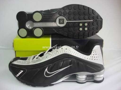 Nike Shox R4 Chaussures De Sport Noir Blanc